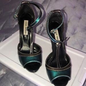 Black and teal high heel